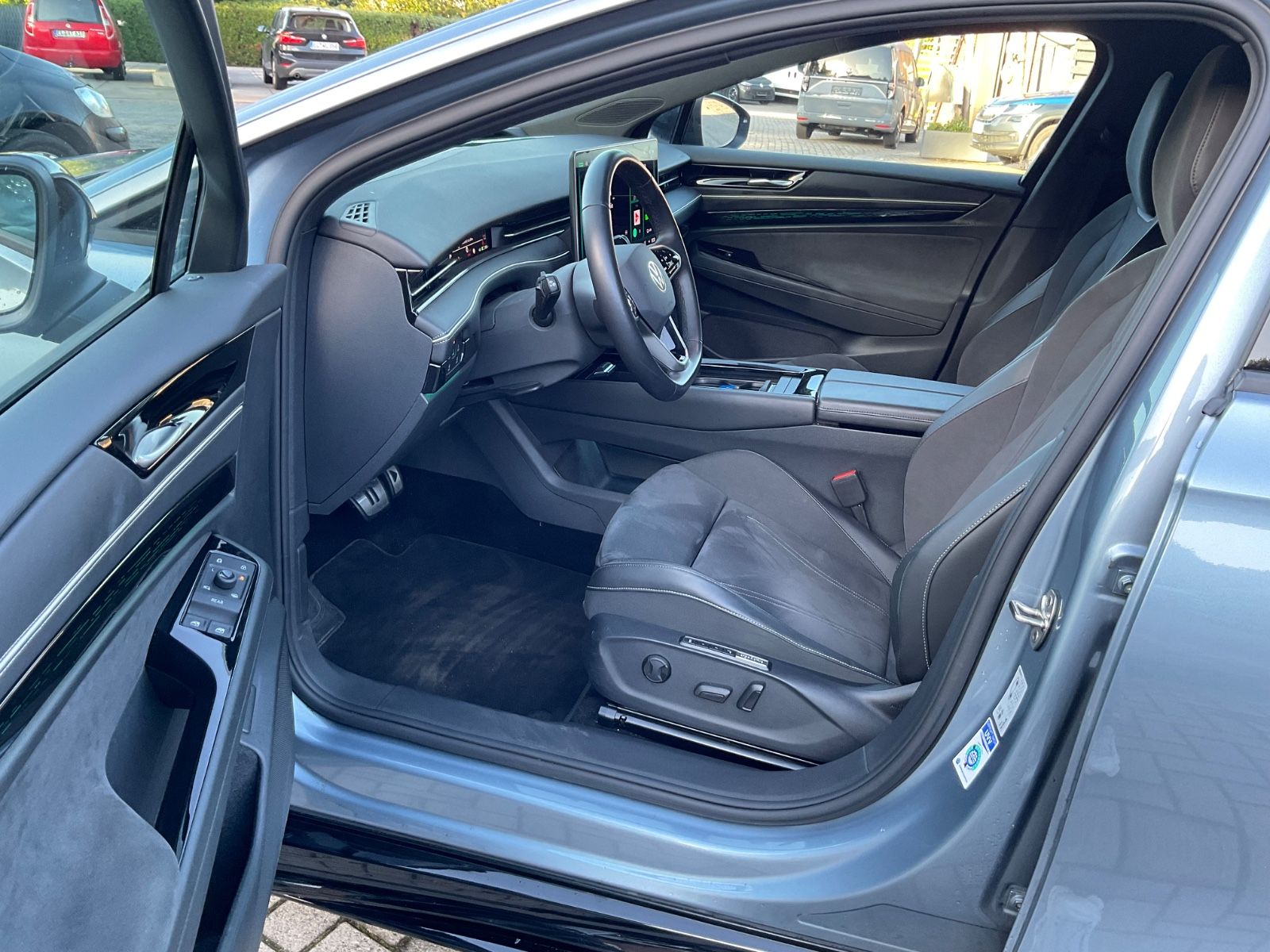 Fahrzeugabbildung Volkswagen ID.7 Pro 82 kWh 210 kW Pro Tourer,AHK,Kamera,IQ