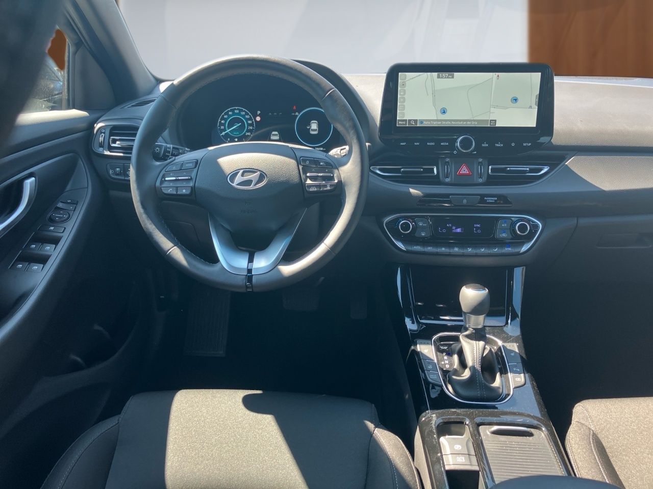 Fahrzeugabbildung Hyundai i30 DCT ADVANTAGE NAVI*LED*2Z-KLI*CARPL*SHZ*LHZ*