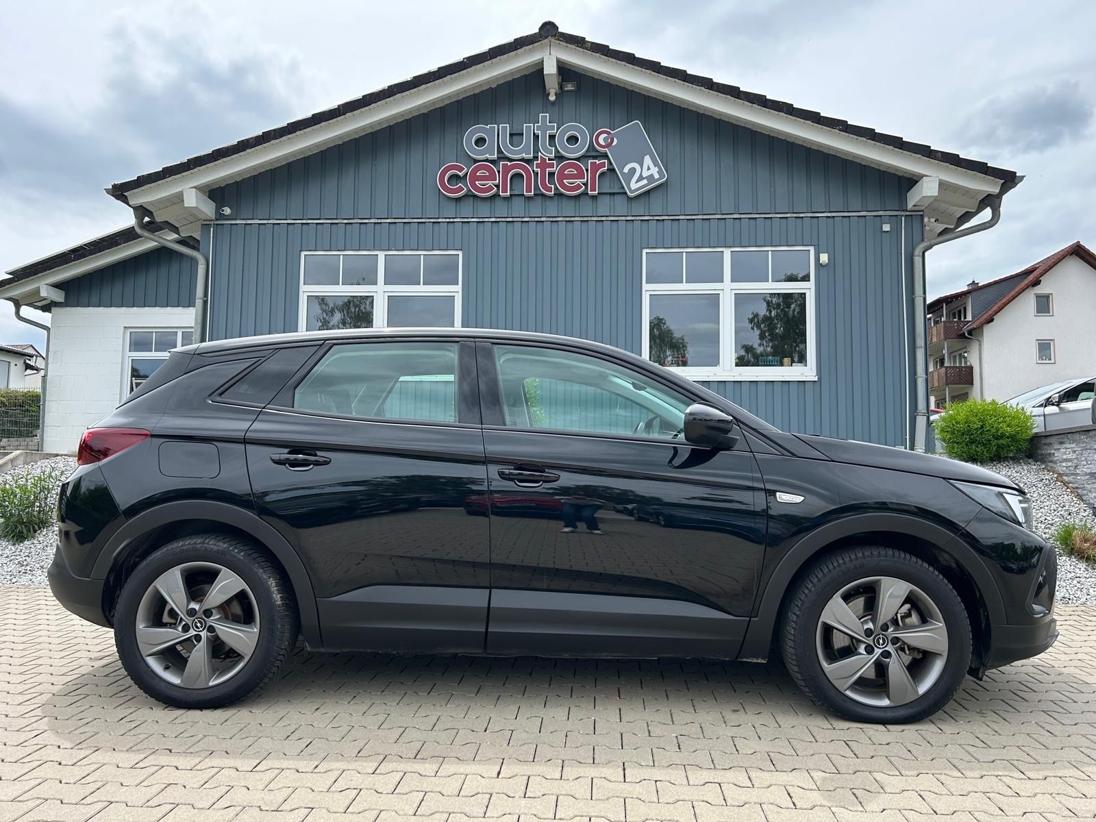 Fahrzeugabbildung Opel Grandland|Hybrid|4x4|AHK|1.Hand|LED|Standheizung