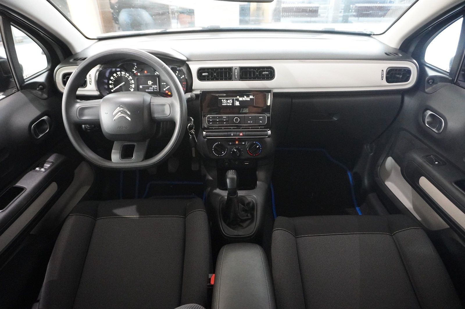 Fahrzeugabbildung Citroën C3 LIM. 1.2 LIVE KLIMA/TEMP./NEBEL/SPORT/USB