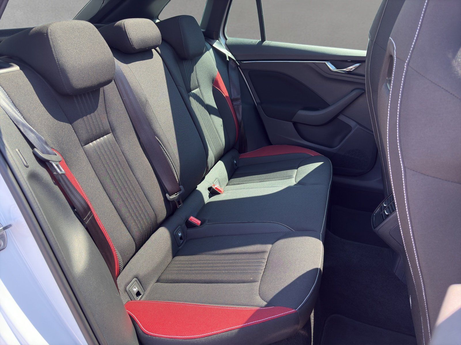 Fahrzeugabbildung SKODA Scala 1.5 TSI DSG Monte Carlo/KAMERA/PANO-DACH/