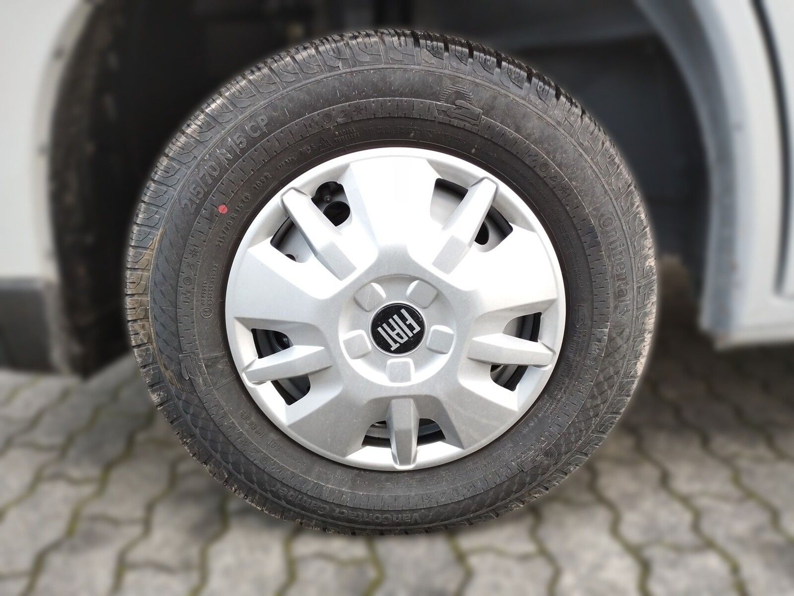 Fahrzeugabbildung Eura Mobil Van V 595 HB Alufelgen, RFK, Captain-Chair-Sitze