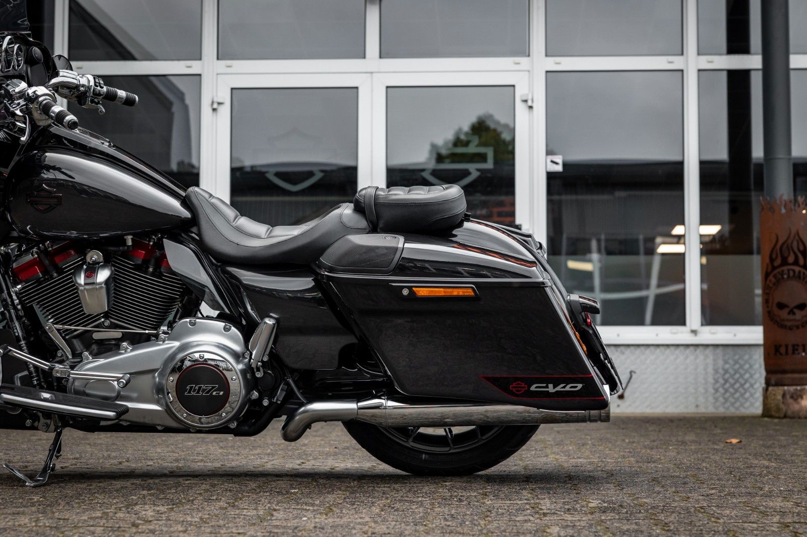 Fahrzeugabbildung Harley-Davidson FLHXSE CVO Street Glide 117 Cui - JEKILL & HYDE