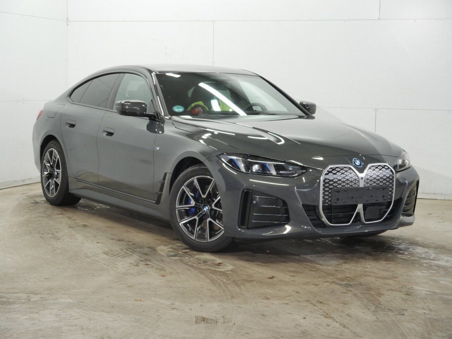Fahrzeugabbildung BMW i4 xDrive40 Gran Coupé, Parking Assistant Plus