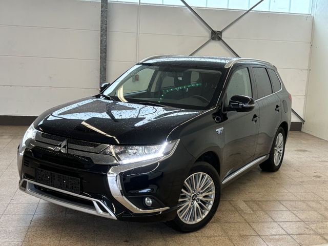 Mitsubishi Outlander PHEV 4WD/Kam/AHK/AAC/MFL/1.Hd./Privacy