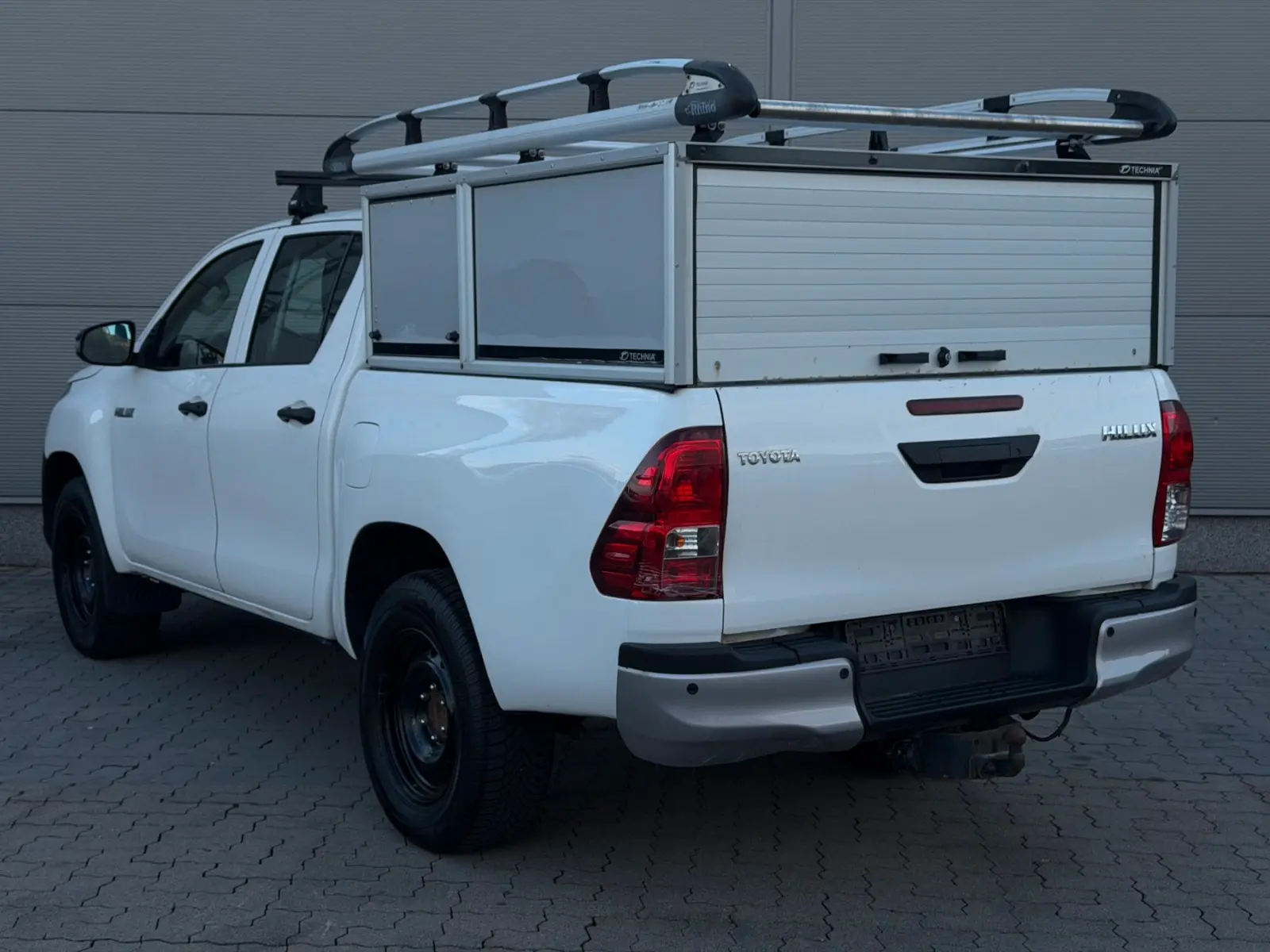 Toyota Hilux Double Cabine 2.4D 150ch - TVA récupérable - 1 ère main - Carnet entretien