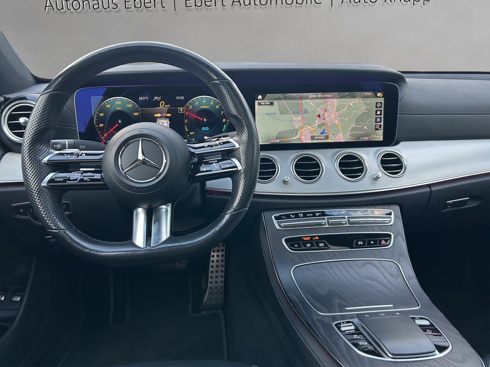Fahrzeugabbildung Mercedes-Benz E300e 4M AMG Pano DISTR Burm HUD KeyGo MLED 360°