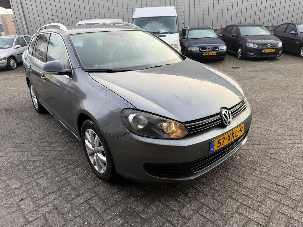 Volkswagen Golf 2012 — rear view