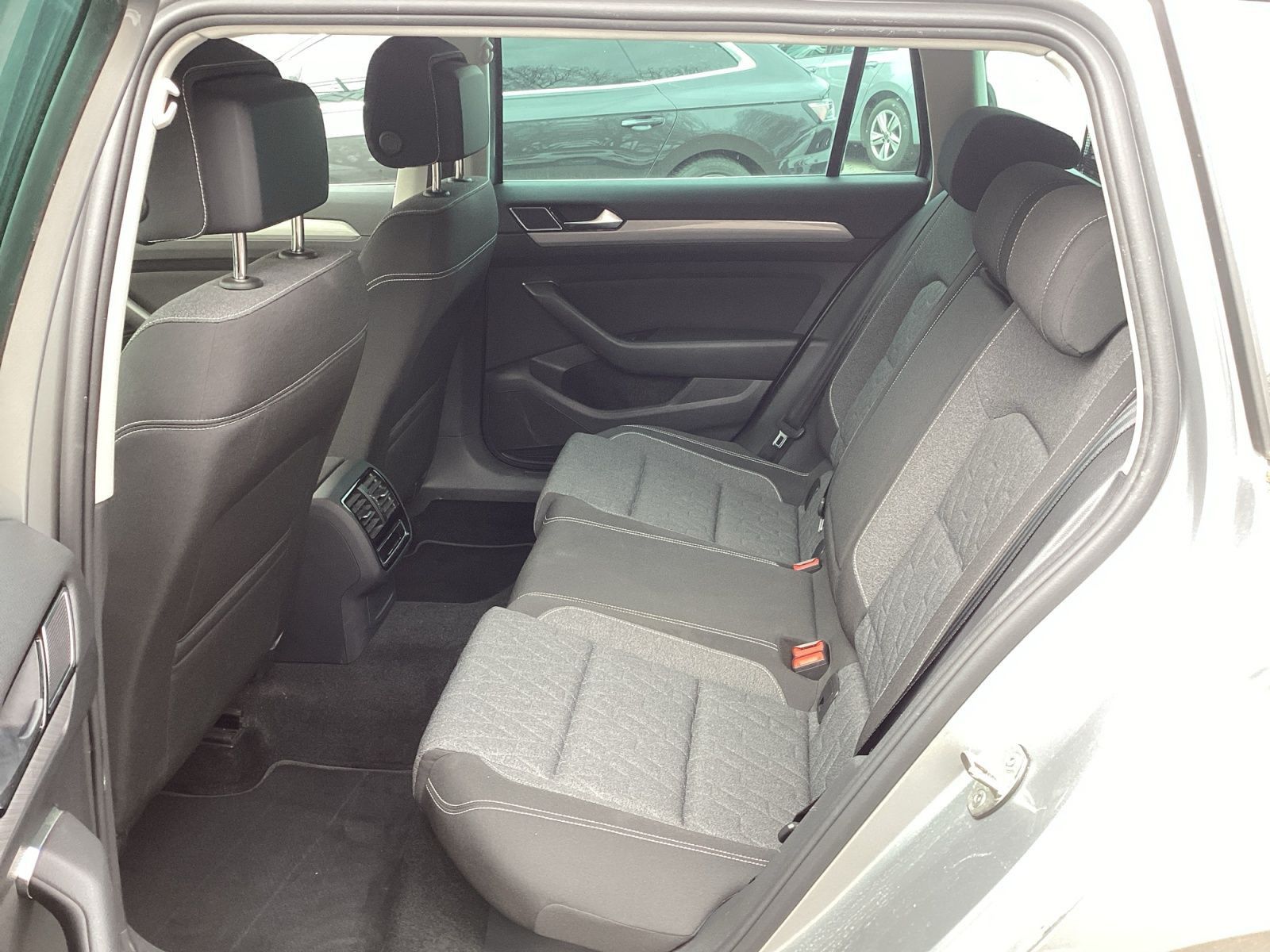 Volkswagen Passat Variant - Bild 11