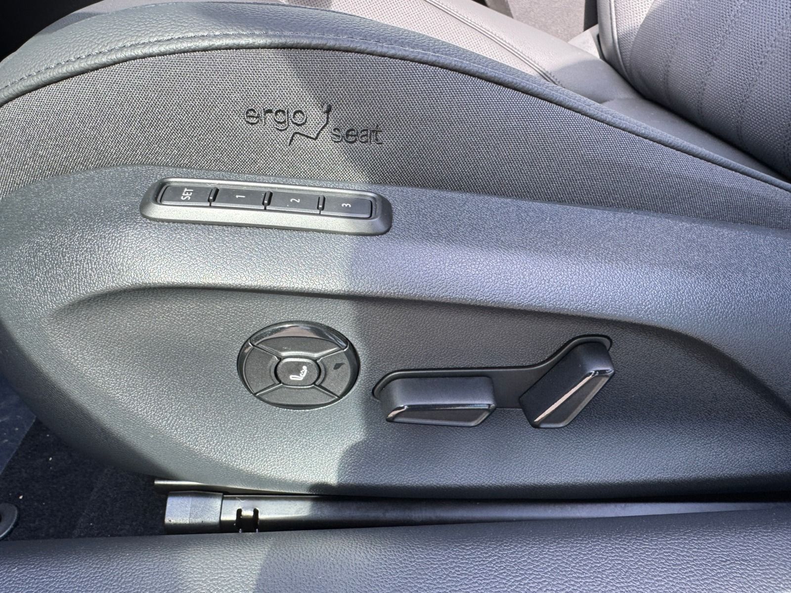 Fahrzeugabbildung SKODA Superb Combi 1.5 TSI*Massage*Head-Up*AHK*360°Cam