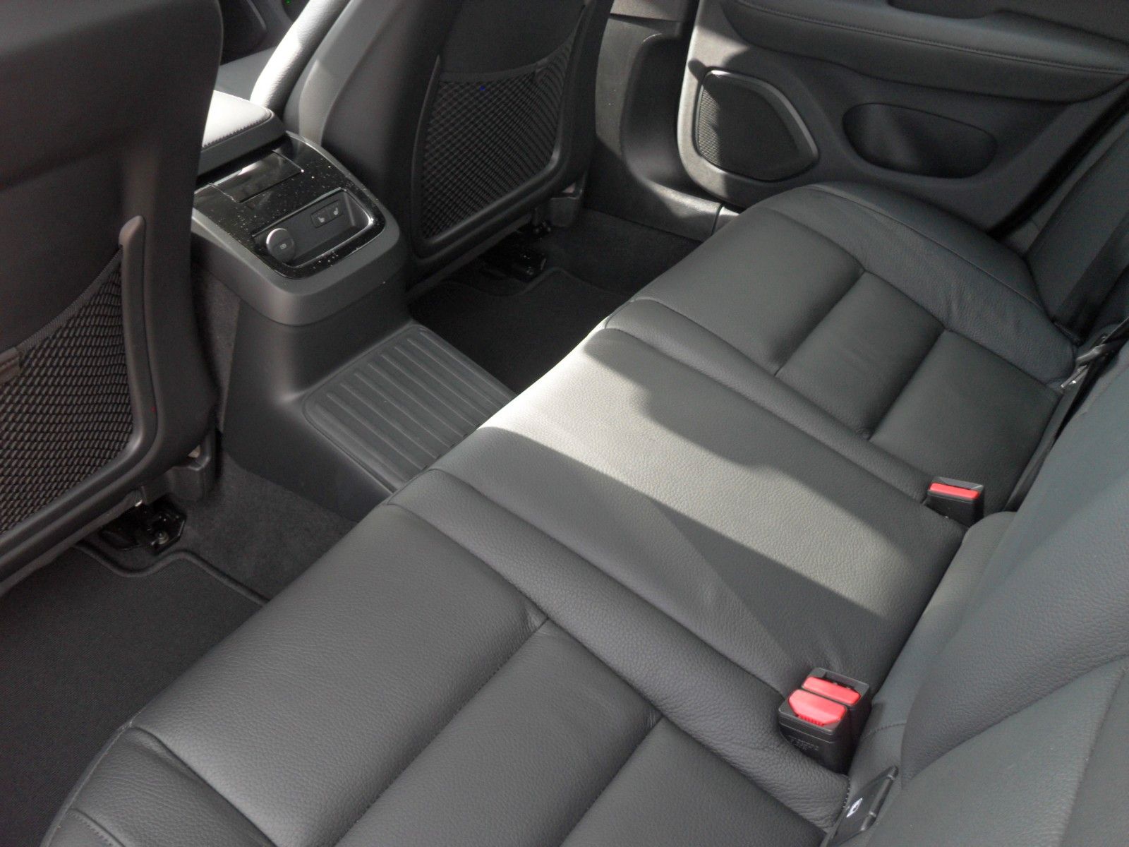 Fahrzeugabbildung Volvo S60T8 Lim. Ultimate Dark | 360° | HeadUp | Pano.