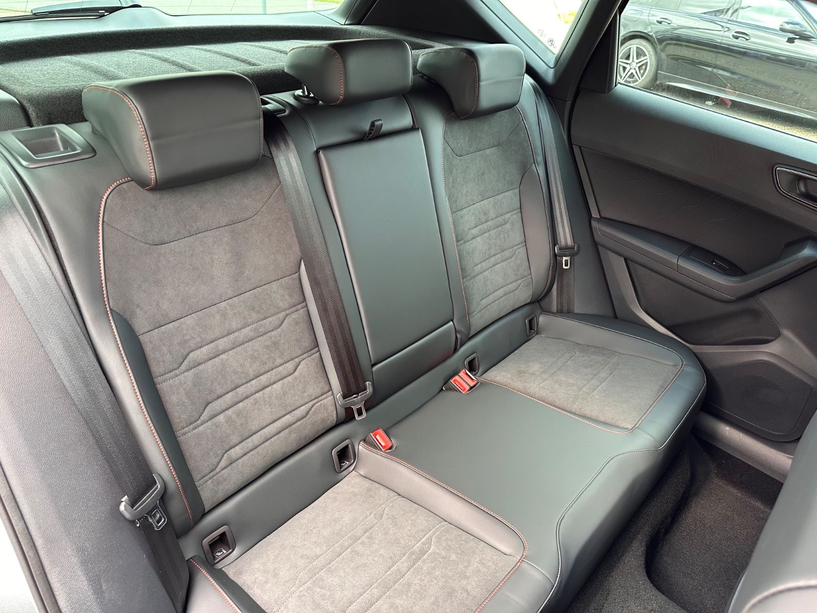 Fahrzeugabbildung SEAT Ateca FR 1.5 TSI DSG ACC/NAVI/LED/PDC/eHeck/SHZ