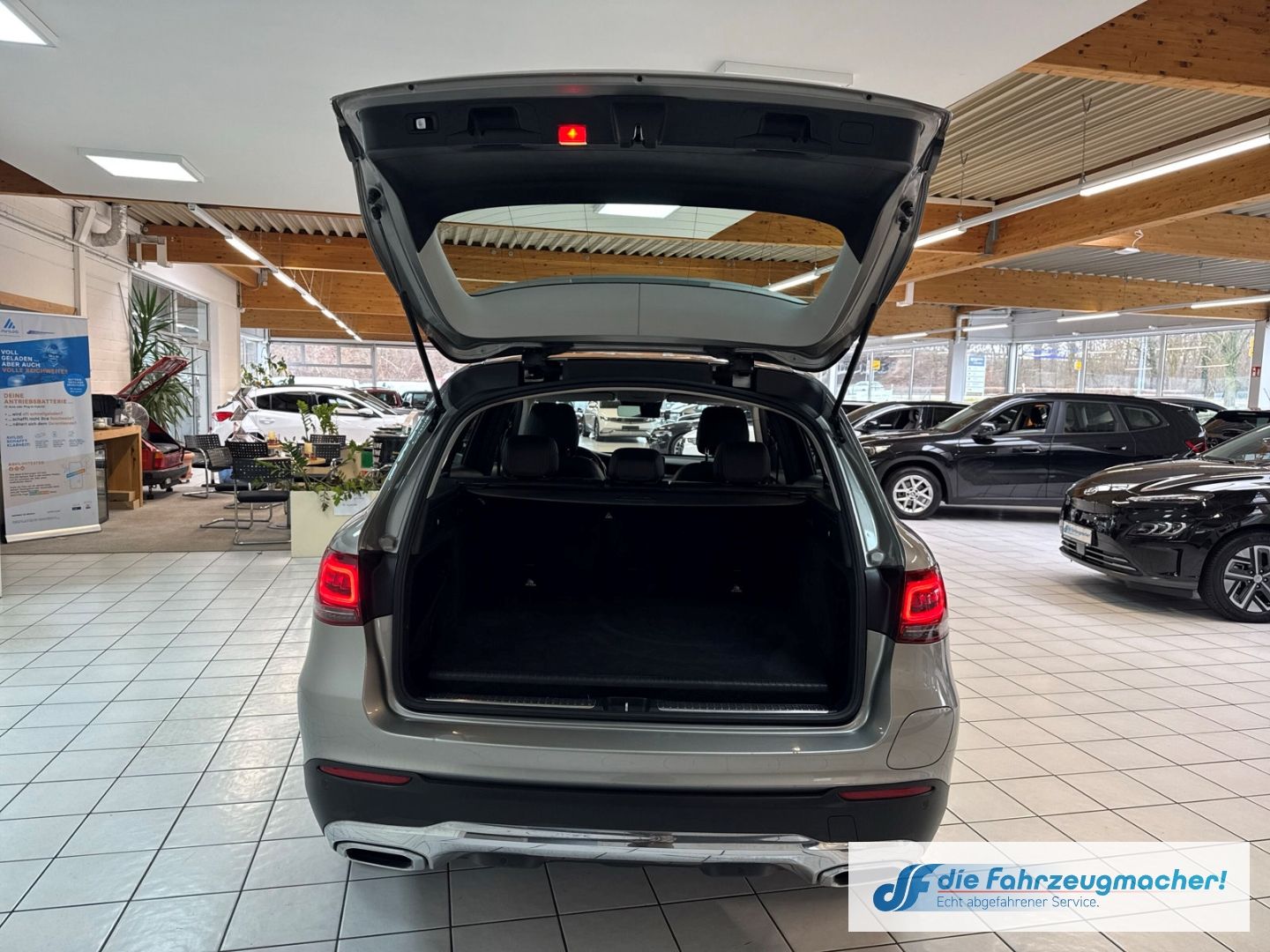 Fahrzeugabbildung Mercedes-Benz GLC 300 e 4Matic AHK-klappbar Leder *EXPORT