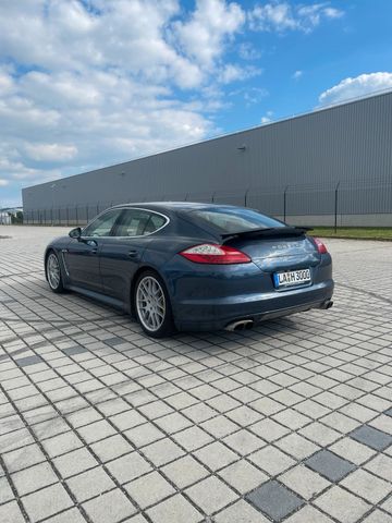 Porsche Panamera Turbo