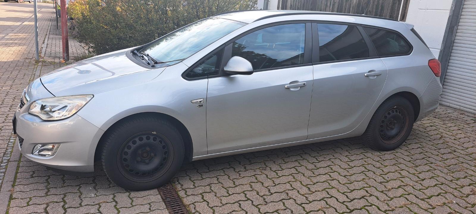 Opel Astra 2012 — photo 8