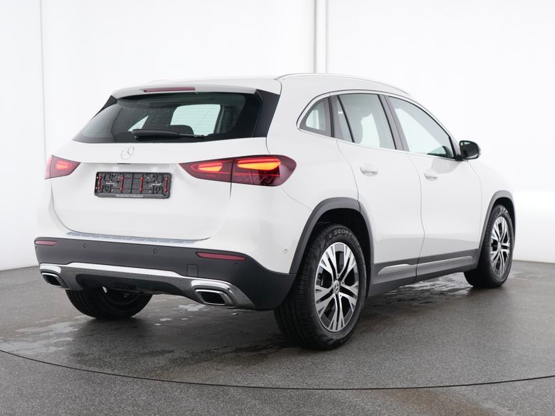 Fahrzeugabbildung Mercedes-Benz GLA 200 Progressive AHK+Pano+CarPlay+Kam+EasyPac