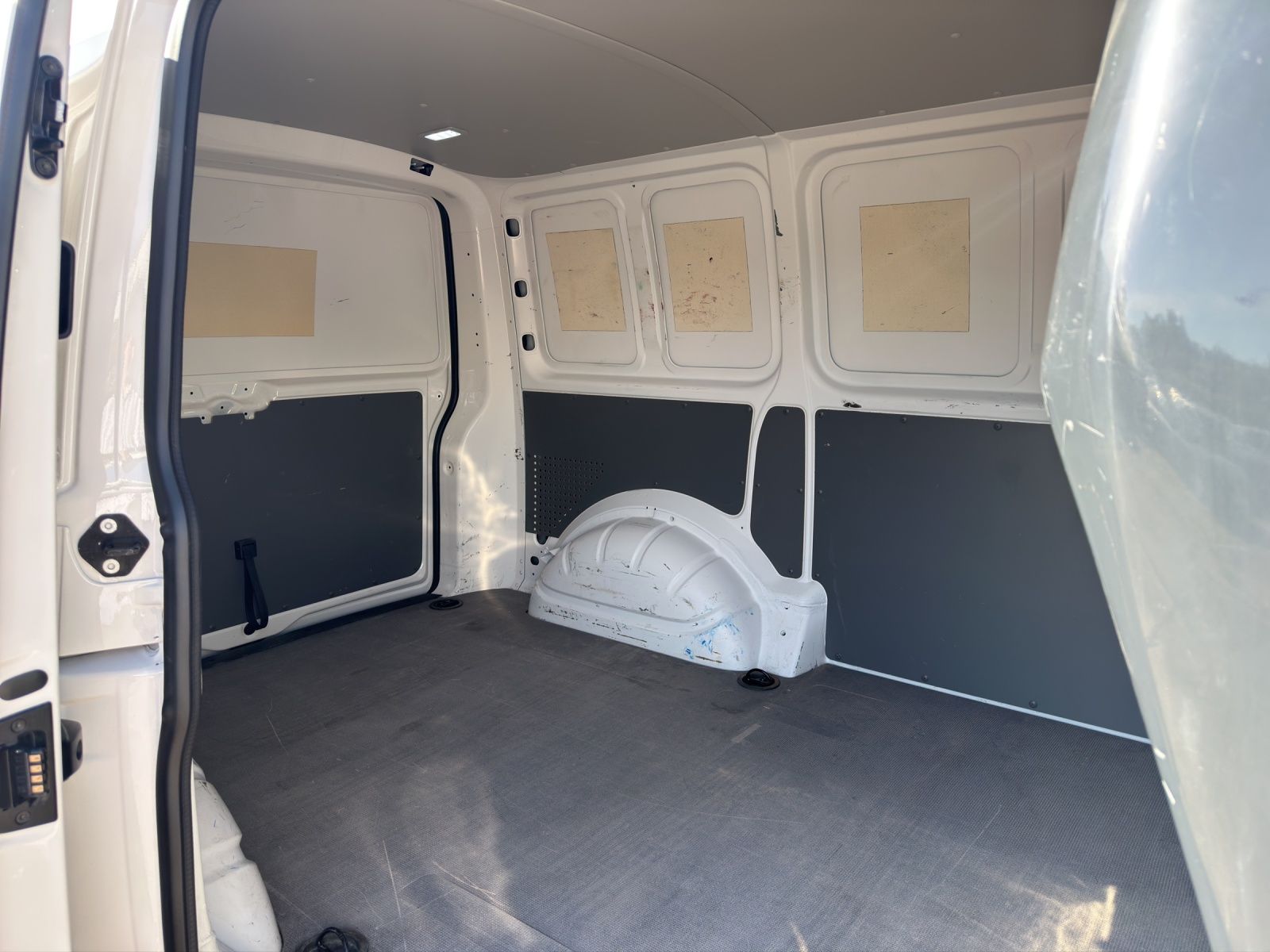 Fahrzeugabbildung Volkswagen T6 Transporter T6.1 Kasten TDI STH PDC DAB+ Klim