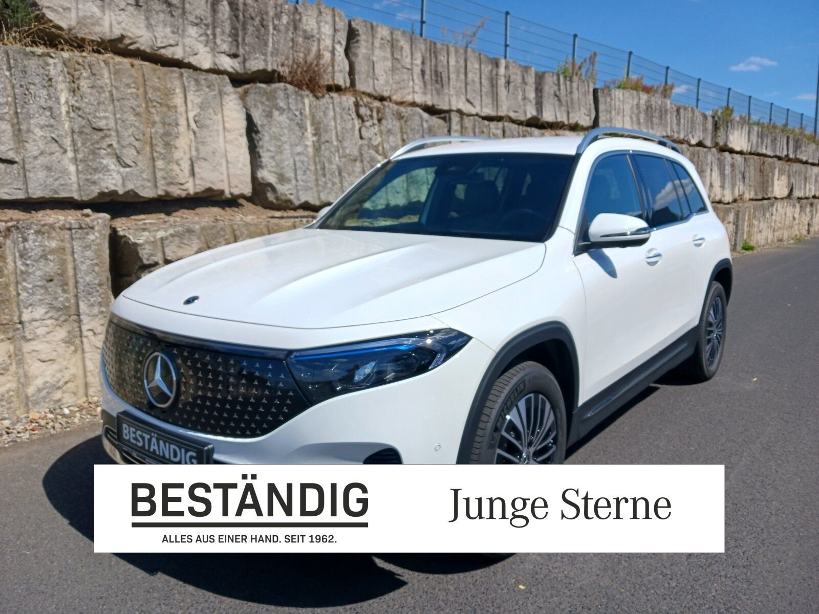 MERCEDES-BENZ EQB 300 4MATIC ELECTRIC-ART+7SITZE+FAHR-ASS+HEAD