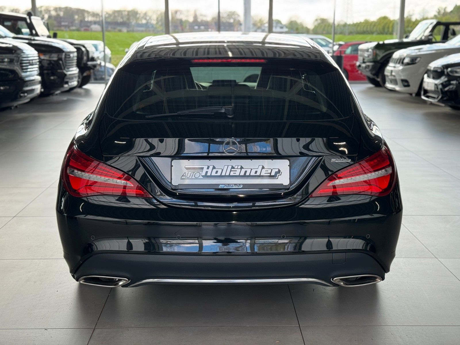Fahrzeugabbildung Mercedes-Benz CLA 180 Shooting Brake Urban "LED + Business-P."