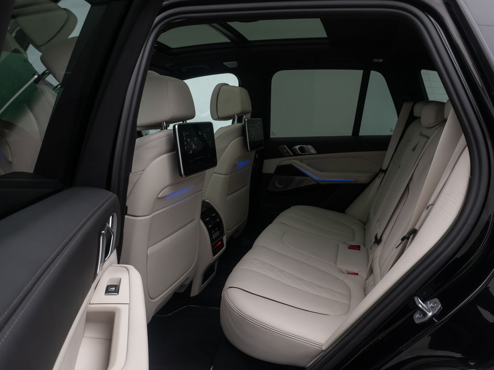 Fahrzeugabbildung BMW X5 xD40i M Sport FondEnt Massage Individual Voll