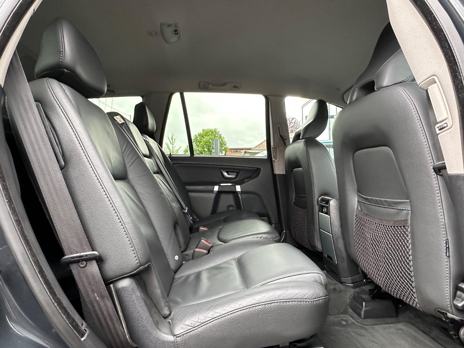 VOLVO XC90 D5 AWD - MOMENTUM - 200 Cv - BVA - BLUETOOTH - RÉGULATEUR DE VITESSE - 7 Places
