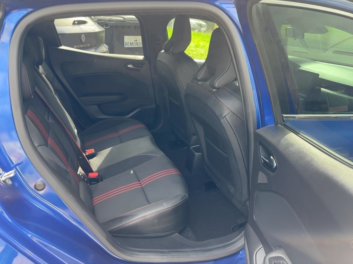 Fahrzeugabbildung Renault Clio R.S. LINE E-TECH 140 Kamera SHZ - mit KI generiert/bearbeitet