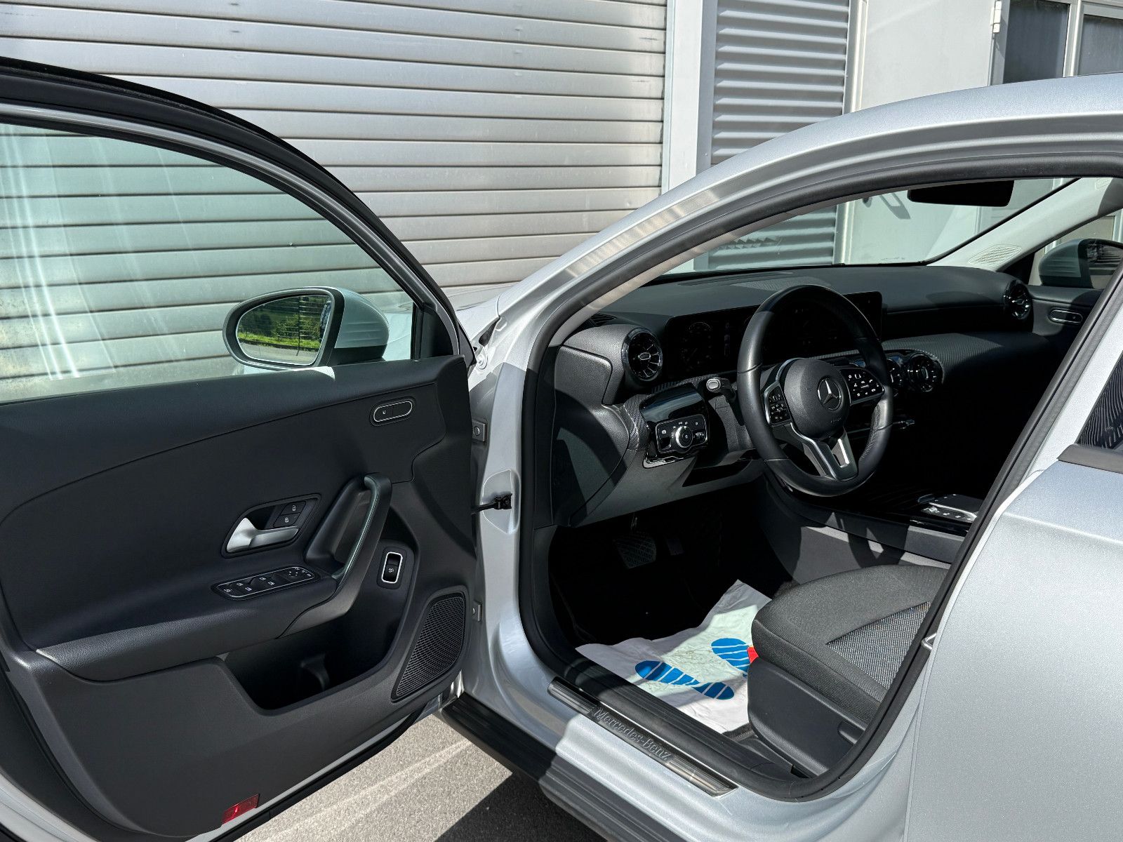 Fahrzeugabbildung Mercedes-Benz A 180 d Lim. Sedan Aut DAB GRA Navi Kamera SHZ