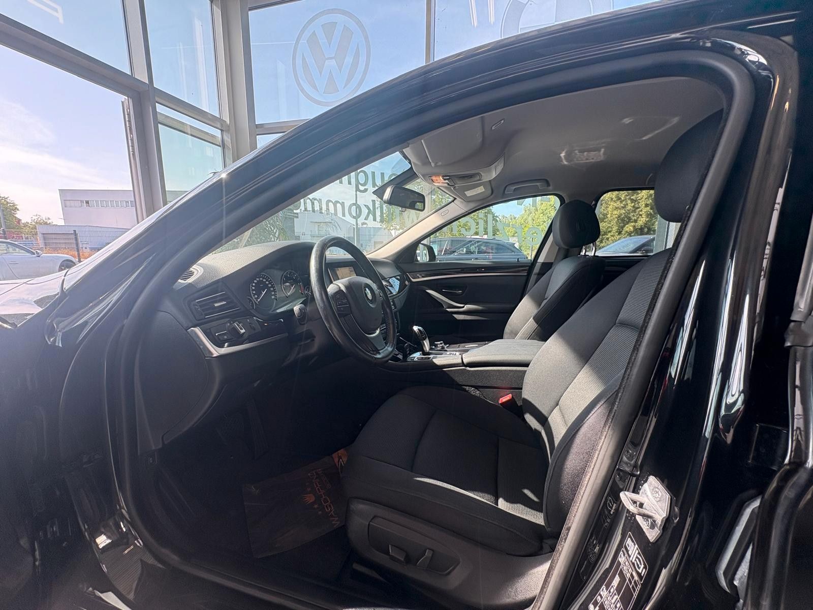 Fahrzeugabbildung BMW 518 Touring/E-Sitze/Navi/PDC/Xenon