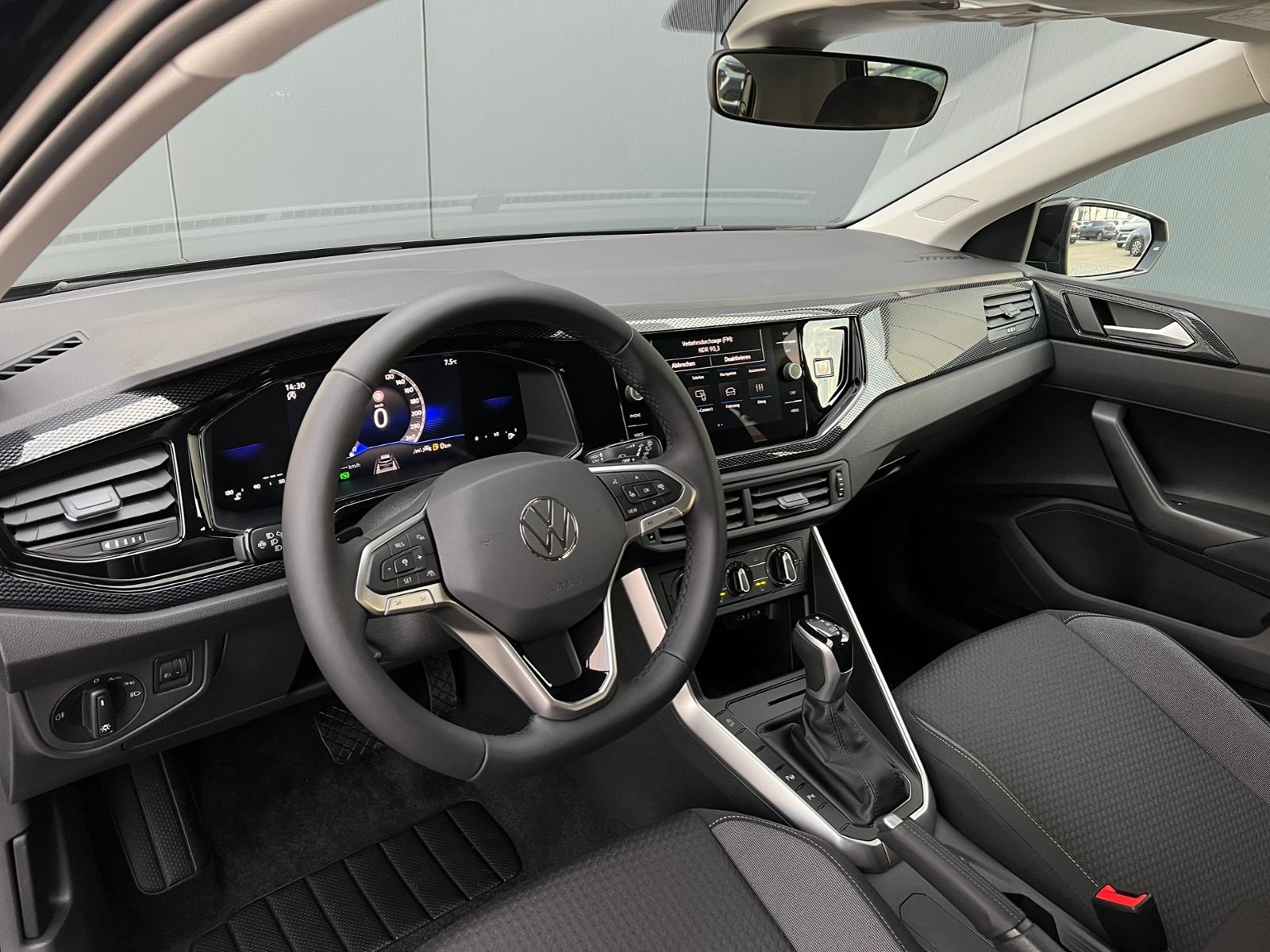 Fahrzeugabbildung Volkswagen Polo Life 1.0 TSI DSG *LED, Klima, App-Connect,