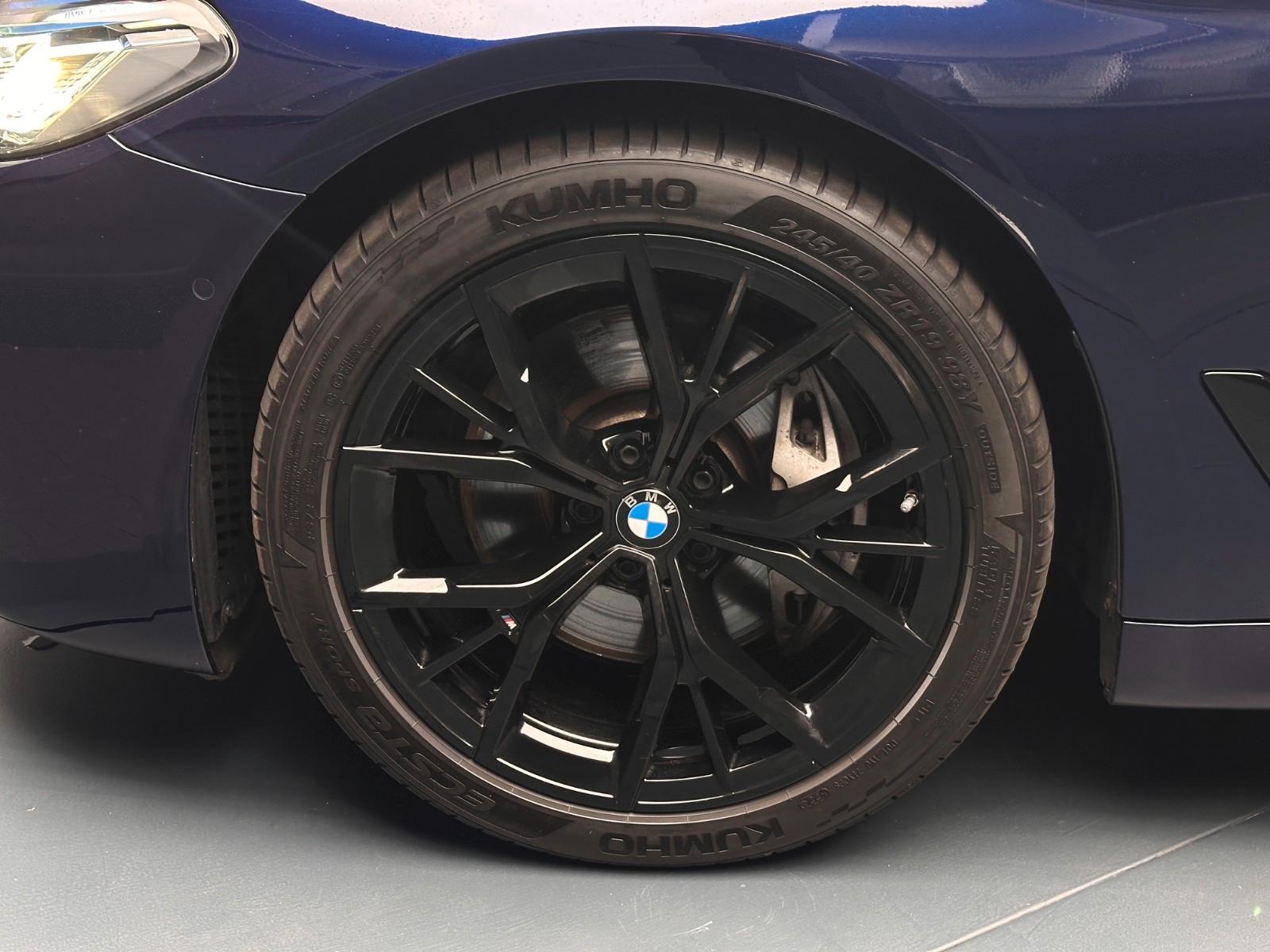 BMW 530d touring xDrive M-Sport *TV-Fond*19Zoll*INNO