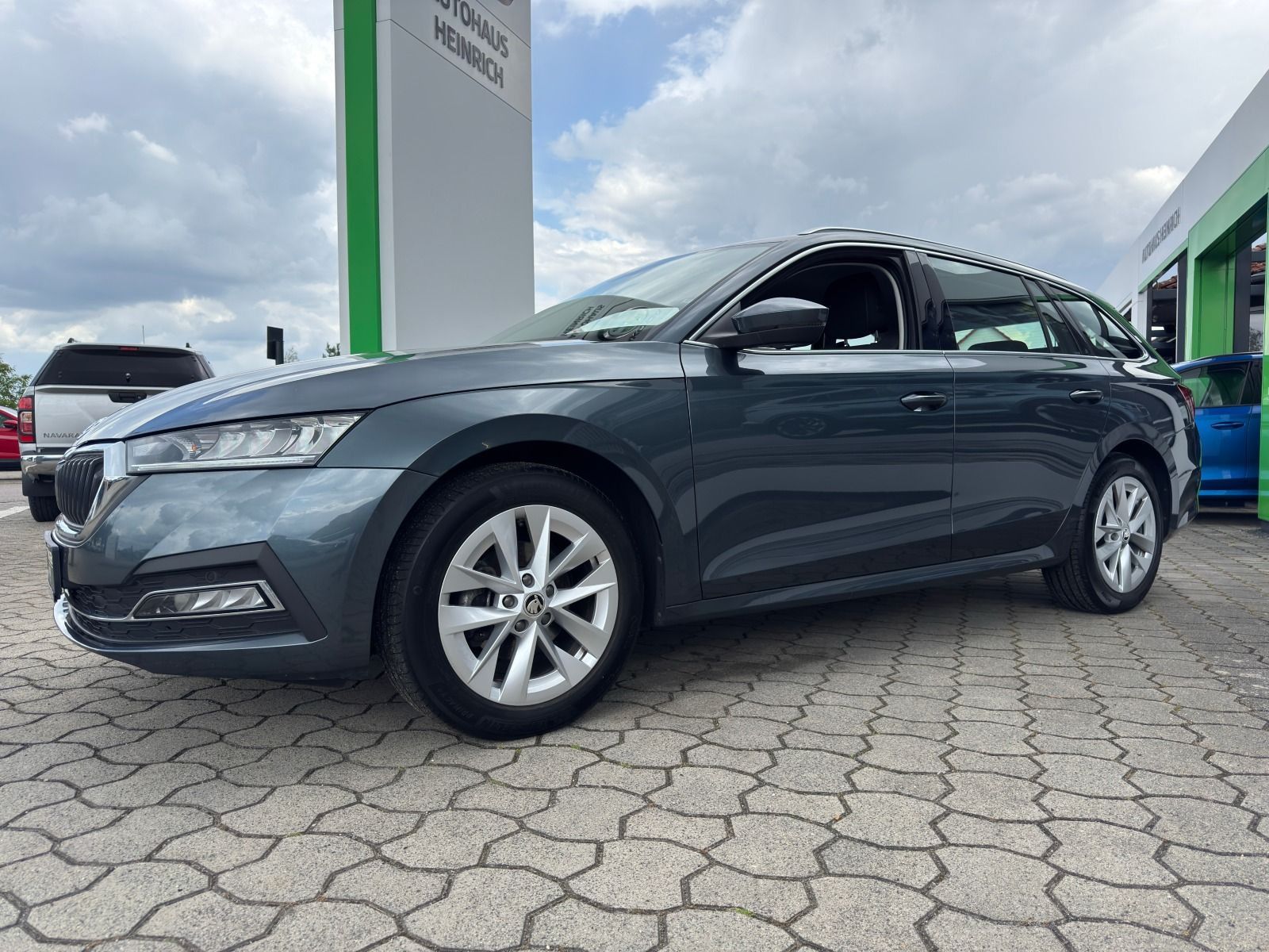 Fahrzeugabbildung SKODA Octavia Combi 1.5 TSI 6-Gang*NAVI*AHK*Head-Up*Si