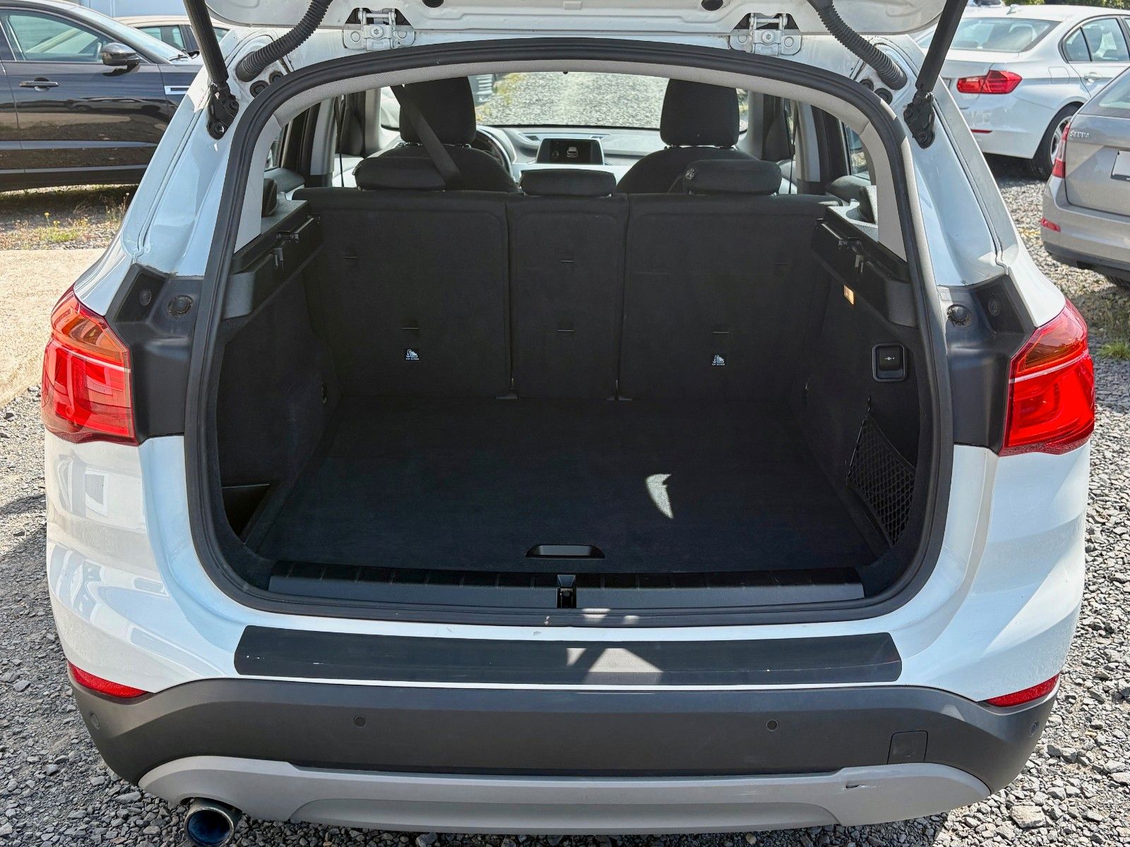 Fahrzeugabbildung BMW X1 xDrive18d Aut. Navi M SPORTLENKRAD Scheckheft