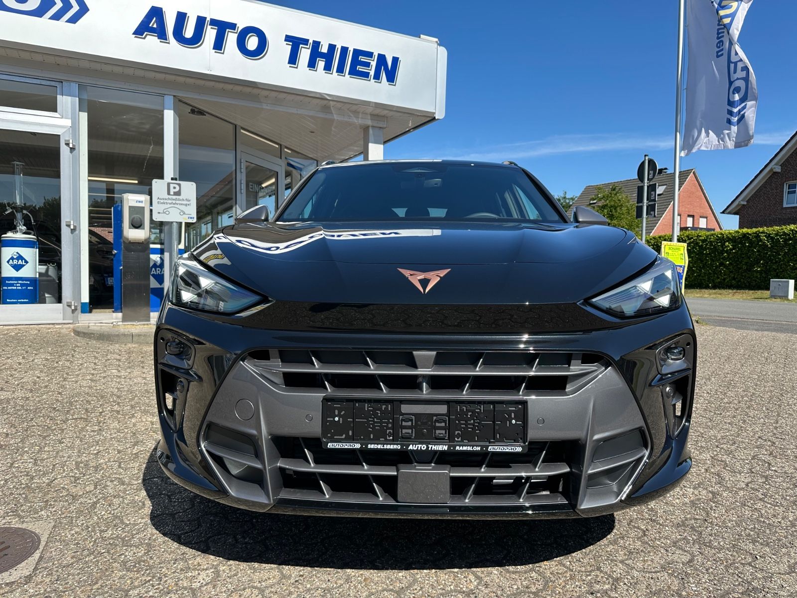 Fahrzeugabbildung CUPRA Terramar 1.5 eTSI DSG AHK/Navi/LED/ACC/18"