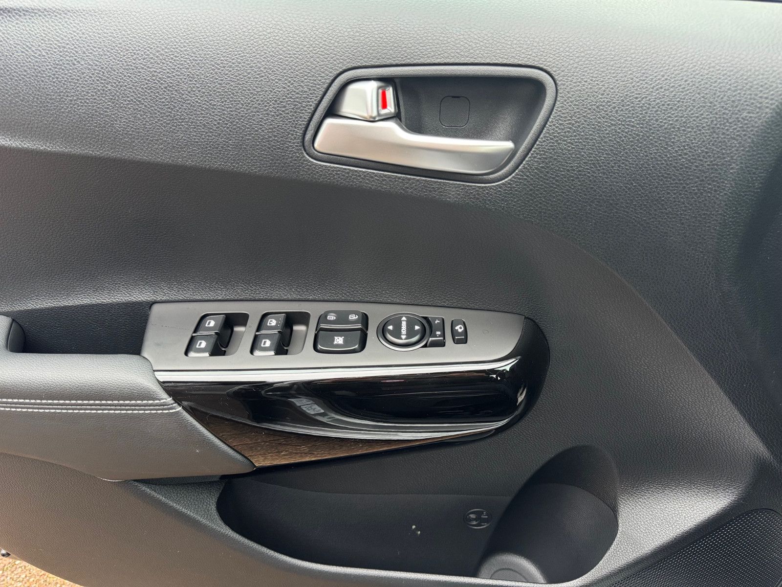 Fahrzeugabbildung Kia PICANTO 1.2 AUTOMATIK GTL TECH NAVI ASS+ 84 PS