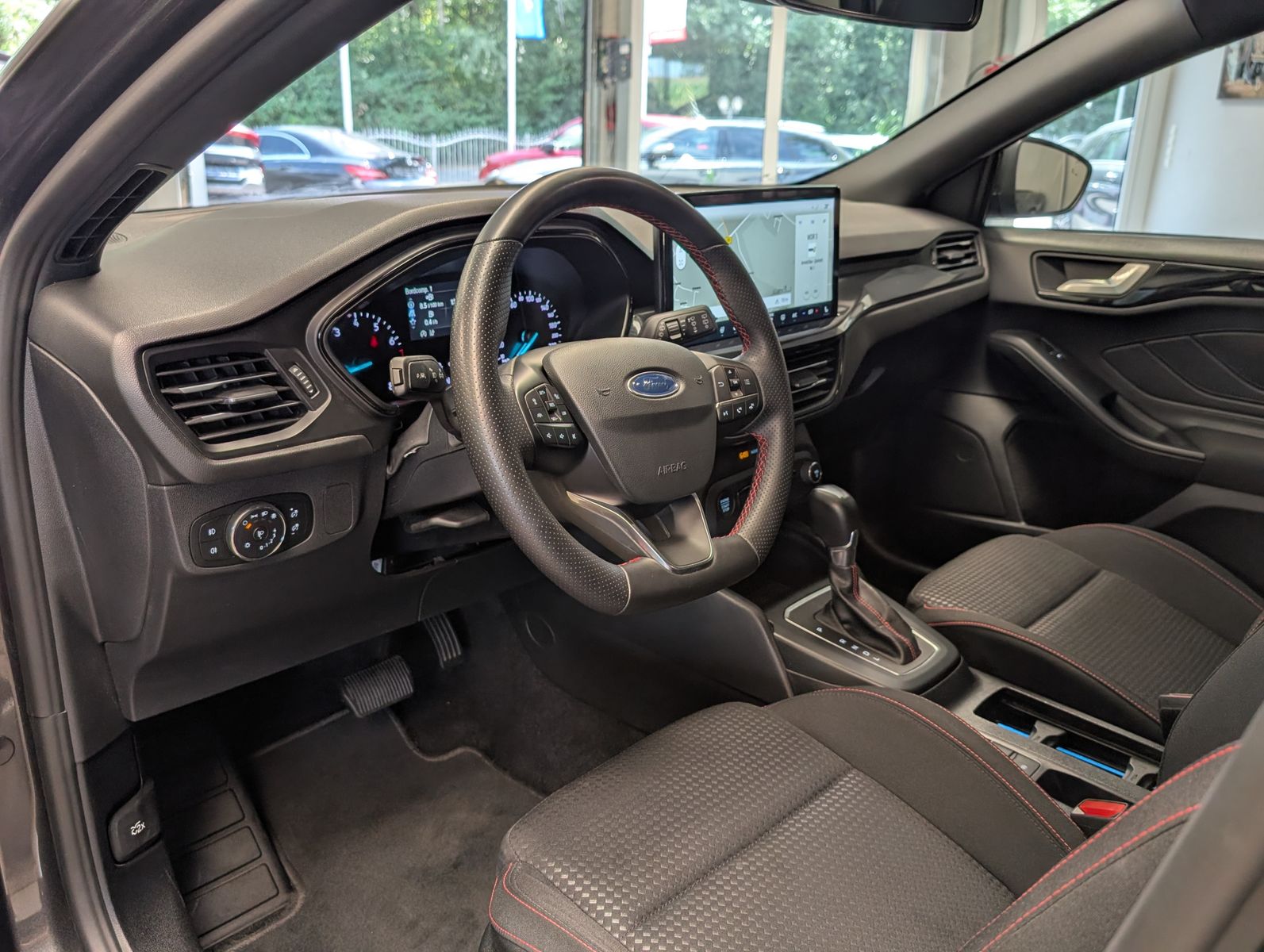 Fahrzeugabbildung Ford Focus 1.0 EB ST-Line ACC LED CAM Styling WINTER