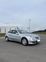 Mercedes-Benz C 160 Sportcoupé - - Mercedes-Benz C 160 mit Benzin-Antrieb: Coupe, Automatik
