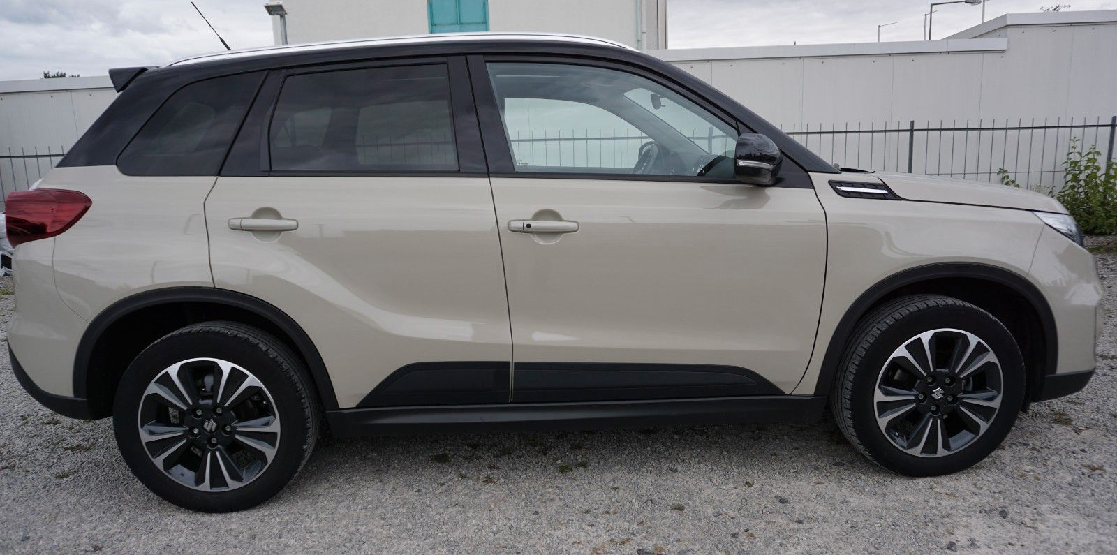 Fahrzeugabbildung Suzuki Vitara 1.4 Mild-Hybrid Comfort+ 4x4, Navi, LED