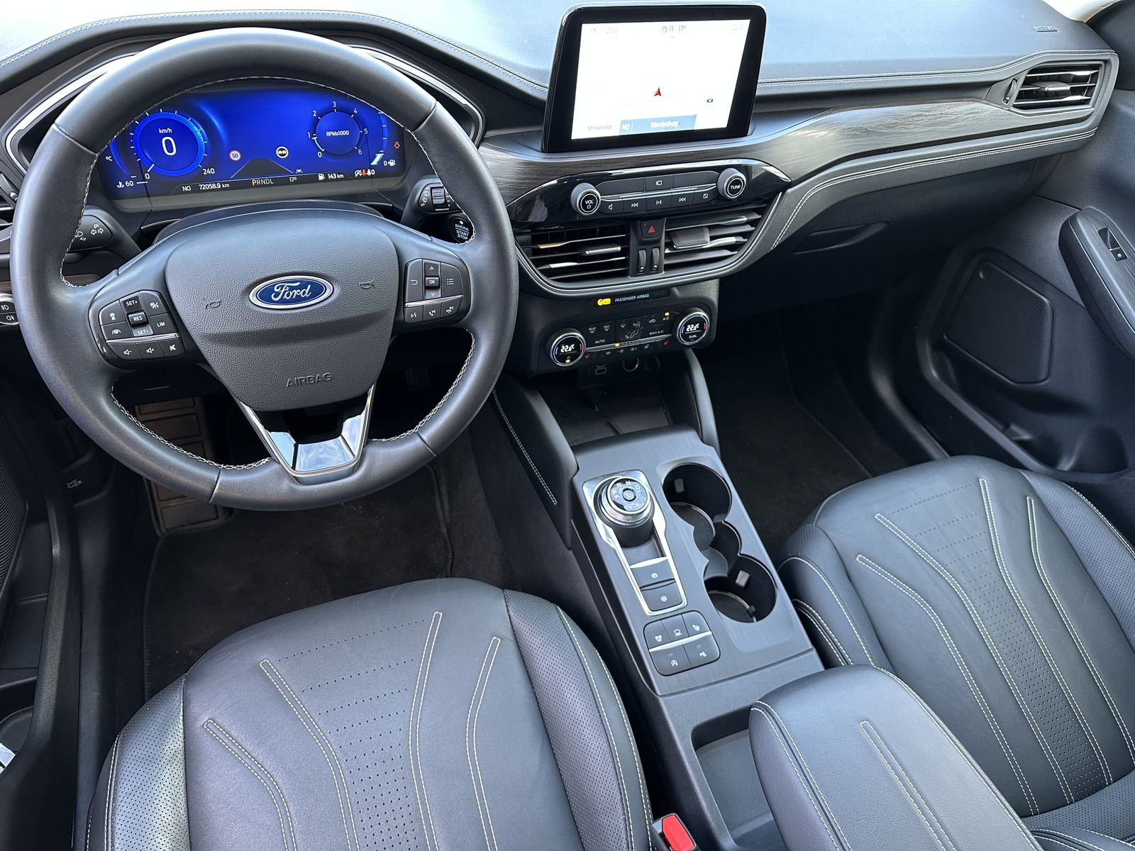 Fahrzeugabbildung Ford Kuga 2.0 EB 4x4 Aut. Vignale NAV+LED+AHK+PANO+VC