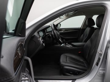 Fahrzeugabbildung BMW 530i LuxuryLine Kamera HUD Komfort SoftCl Alarm