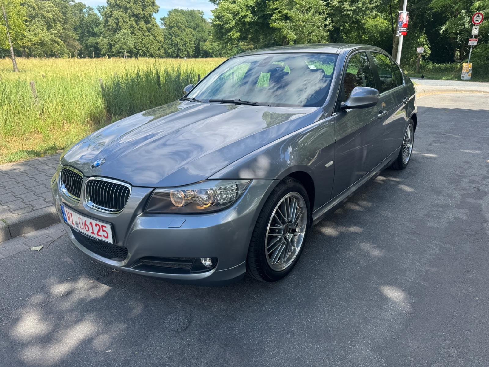 BMW 330d *LEDER-NAVI-XENON-1.HAND*