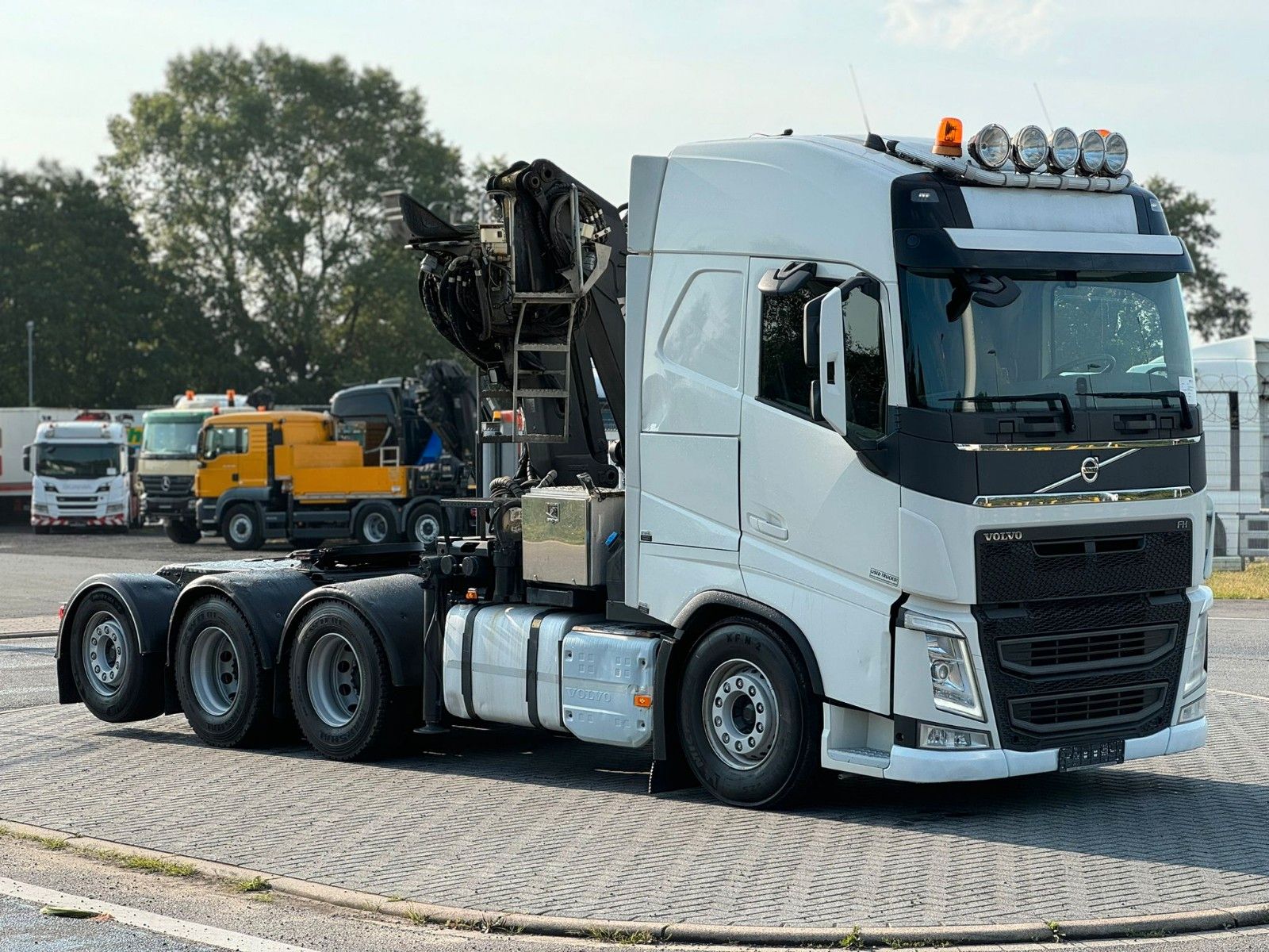 Fahrzeugabbildung Volvo FH 540 8x4 EU6 Retarder Lenk/Lift KESLA LK 9,4m