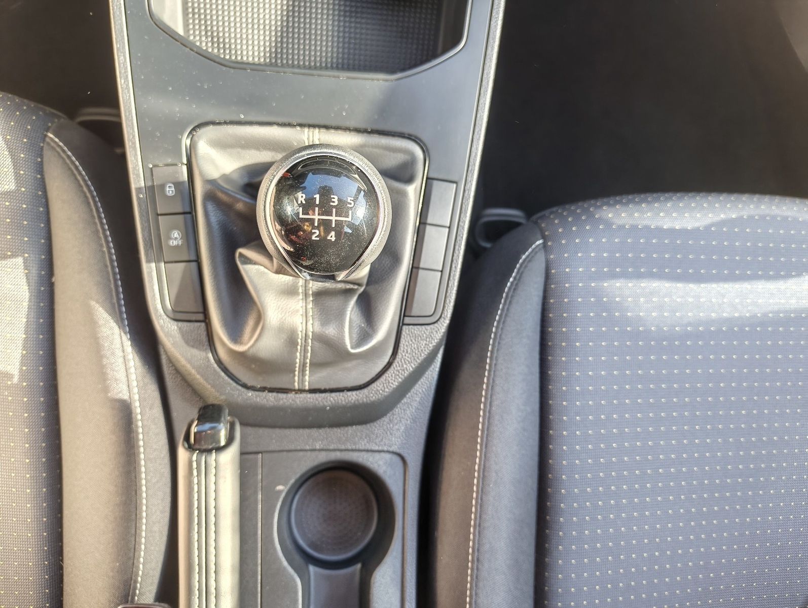 Fahrzeugabbildung SEAT Ibiza Style 1.0 TSI + A/C + Full Link + DAB