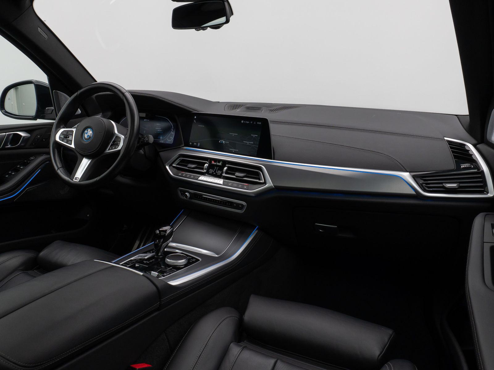 Fahrzeugabbildung BMW X5 xD45e M Sport Panorama Laser 360°HUD DAB B&W