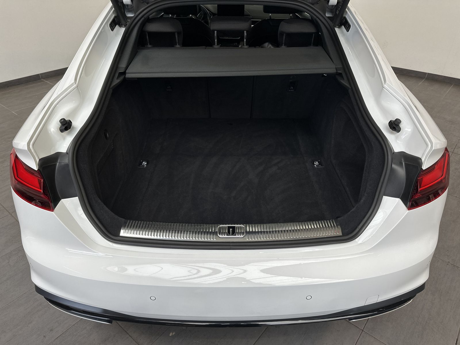 Fahrzeugabbildung Audi A5 SpB 40 TDI Advanced NAV+LED+KAM+PANO+B&O+19ZO
