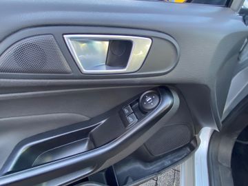 Bild 13 Ford FIESTA TREND KLIMA EFH WINDSCHUTZSCHEIBE BEHEIZT