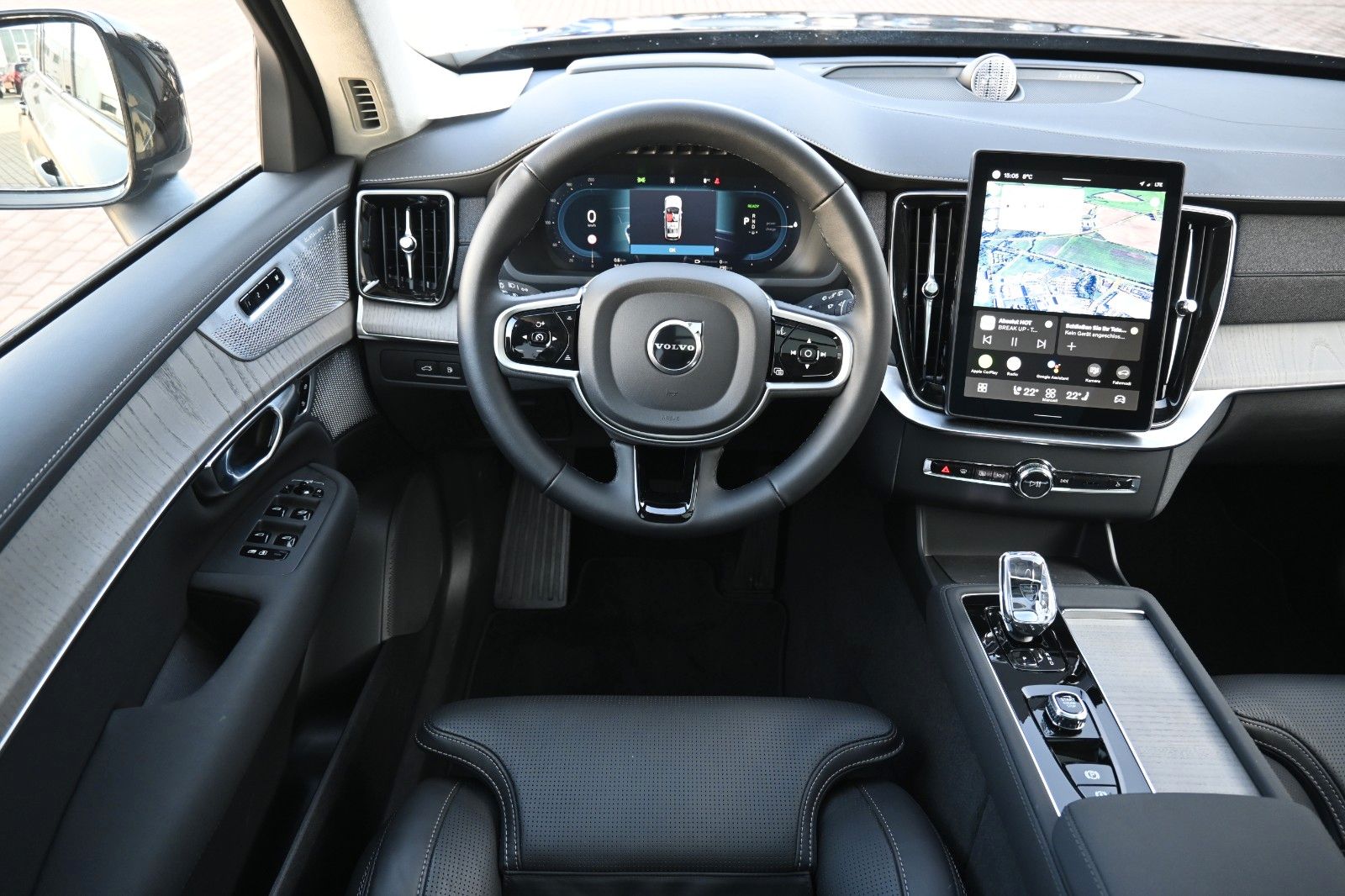 Fahrzeugabbildung Volvo XC90 T8 AWD Ultra Dark*STDHZG*360**LUFT*B&W*22"