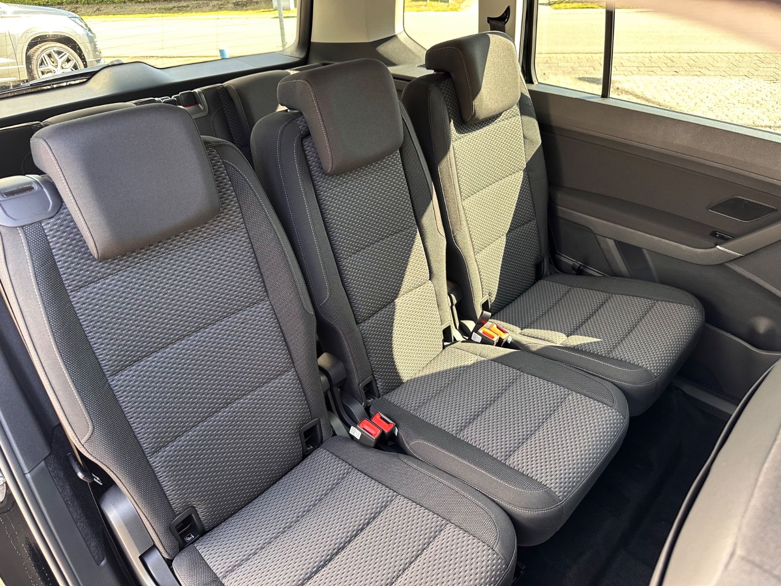 Fahrzeugabbildung Volkswagen Touran Comfortline 1.5 TSI DSG AHK/LED/Navi/SHZG