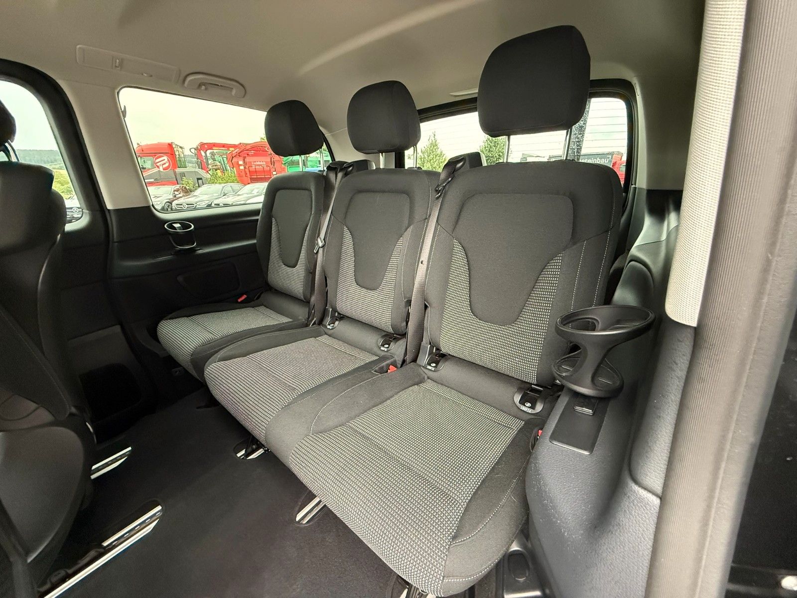 Fahrzeugabbildung Mercedes-Benz V 300 d STYLE 4MATIC AHK2,5t DISTRONIC MULTIBEAM