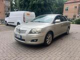 Toyota Avensis 2.0 D-4D 16V Station Wagon - Toyota Avensis aus 2007 mit Diesel-Antrieb