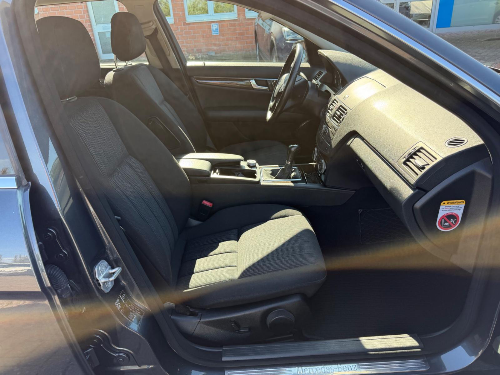 Mercedes-Benz C220 2010 — photo 8